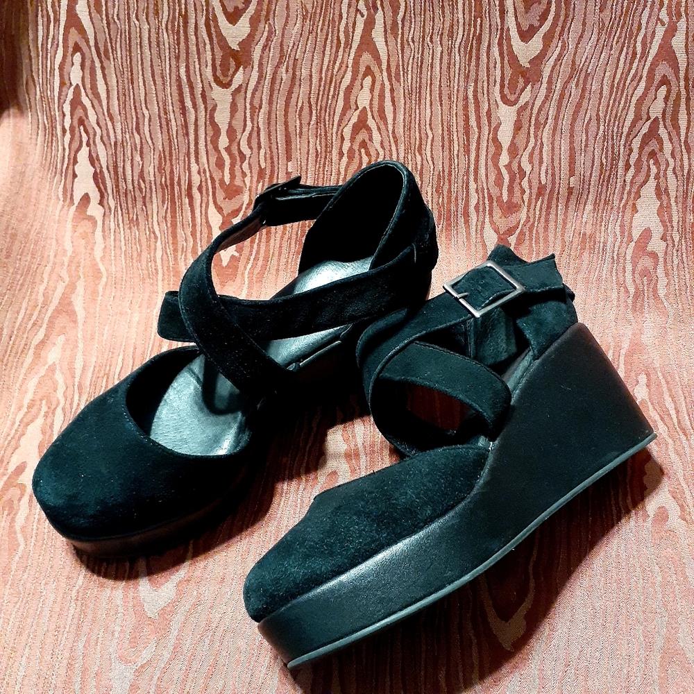 CORDANI CALZATURE DALLACE  Suede Button Wrapped Strap Heel Pump Size 37 Black - Picture 2 of 14